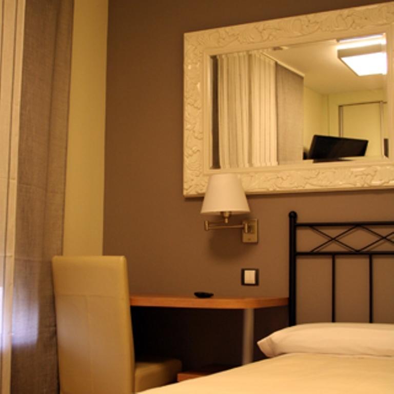 Hostal Restaurante La Muralla Онья Экстерьер фото